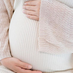 英伟达为了绑🥢🙎‍♂️定硬件销售😤、提升产品毛利率🍉，一度积极推动🖐CPO技术，🍔